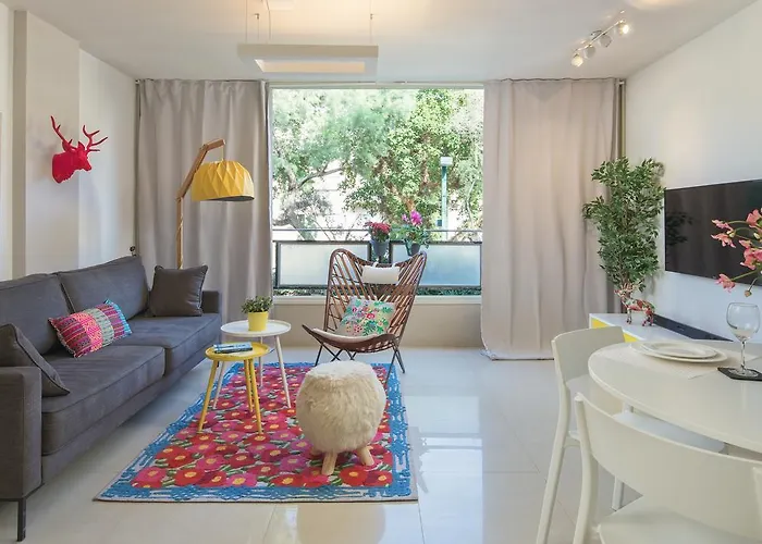 Boulevard View 2 Bedrooms Near The Beach